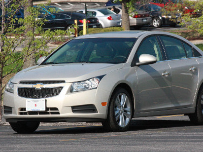 Удаление вмятины без покраски на переднем крыле Chevrolet Cruze