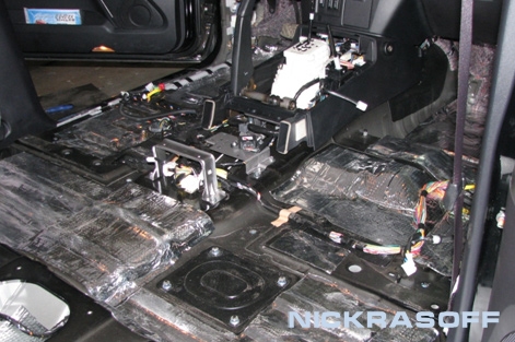 Шумоизоляция салона автомобиля Мицубиси Паджеро Шумоизоляция салона автомобиля Мицубиси Паджеро