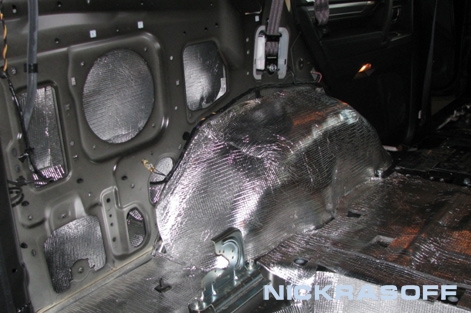 Шумоизоляция салона автомобиля Мицубиси Паджеро Шумоизоляция салона автомобиля Мицубиси Паджеро